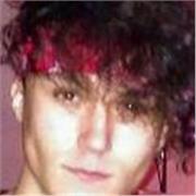 Soy estudiante de música moderna y disfruto transmitiendo mis conocimientos.